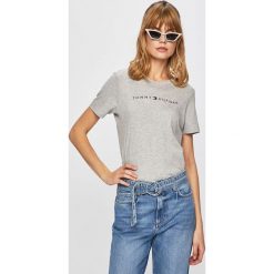 Tommy Hilfiger - T-shirt. Czerwone bluzki damskie TOMMY HILFIGER, s, z nadrukiem, z bawełny, z okrągłym kołnierzem. W wyprzedaży za 129,90 zł.