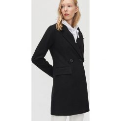 Płaszcz dwurzędowy - Czarny. Czarne płaszcze damskie Cropp, s. Za 189,99 zł.