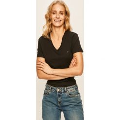 Tommy Hilfiger - T-shirt. Białe bluzki damskie TOMMY HILFIGER, s, z aplikacjami, z bawełny, bez kołnierzyka. Za 179,90 zł.