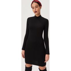 Sukienka mini z długimi rękawami - Czarny. Czarne sukienki damskie Sinsay, s, bez wzorów, bez kołnierzyka, z długim rękawem, długie, mini. Za 39,99 zł.