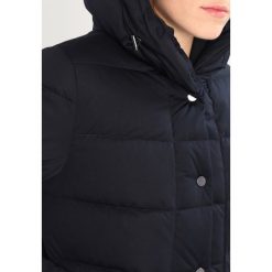 Opus HAMZA Kurtka puchowa deep navy. Niebieskie marynarki damskie Opus, bez wzorów, z poliesteru. W wyprzedaży za 440,30 zł.