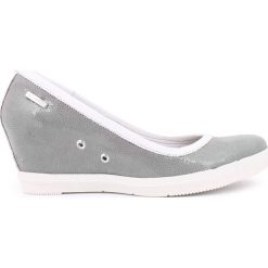 Półbuty na koturnie - skóra naturalna - model 024 - kolor szary błyszczący. Szare półbuty damskie Zapato, z nadrukiem, z jeansu, eleganckie, na wysokim obcasie, na platformie, bez zapięcia. W wyprzedaży za 173,40 zł.