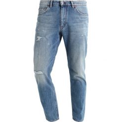 DRYKORN DEEP Jeansy Zwężane blue destroyed. Niebieskie jeansy męskie regular DRYKORN. W wyprzedaży za 367,95 zł.