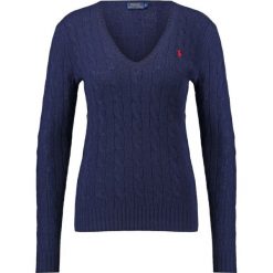 Polo Ralph Lauren KIMBERLY Sweter hunter navy. Niebieskie swetry klasyczne damskie marki Polo Ralph Lauren, l, z wełny. Za 549,00 zł.