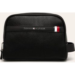 Tommy Hilfiger - Kosmetyczka. Czarne kosmetyczki męskie TOMMY HILFIGER, bez wzorów, ze skóry ekologicznej. Za 299,90 zł.
