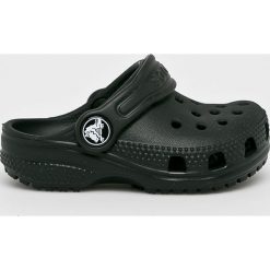 Crocs - Klapki dziecięce. Czarne sandały chłopięce Crocs, z materiału. Za 119,90 zł.