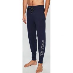 Polo Ralph Lauren - Spodnie piżamowe. Niebieskie piżamy męskie Polo Ralph Lauren, s, z nadrukiem, z bawełny. W wyprzedaży za 179,90 zł.