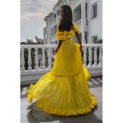 Sukienka SARIKA YELLOW. Żółte sukienki damskie Sukienka SARIKA YELLOW, s, bez wzorów, bez kołnierzyka, bez rękawów, długie. W wyprzedaży za 69,00 zł.