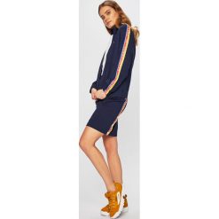 Tommy Jeans - Spódnica. Niebieskie spódniczki damskie Tommy Jeans, na co dzień, s, bez wzorów, z elastanu, casualowe, z podwyższonym stanem, mini, proste. W wyprzedaży za 219,90 zł.