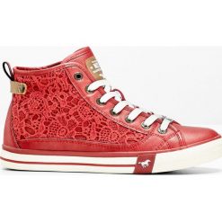 Sneakersy Mustang bonprix czerwony. Czerwone sneakersy damskie bonprix, z koronki. Za 239,99 zł.
