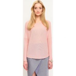 SWETER DŁUGI RĘKAW DAMSKI LUŹNY, REGLAN. Różowe swetry damskie Top Secret, bez wzorów, z długim rękawem, długie, bez kaptura. W wyprzedaży za 29,99 zł.