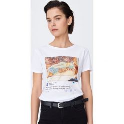 Koszulka art z zabawnym napisem - Biały. Białe koszulki damskie Sinsay, s, z napisami, bez kołnierzyka. Za 19,99 zł.