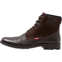 Levi's® FOWLER Botki sznurowane dark brown. Brązowe botki męskie Levi's®, z materiału, na sznurówki. Za 389,00 zł.