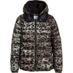 Replay Kurtka zimowa military green. Zielone kurtki chłopięce zimowe marki Replay, z materiału. W wyprzedaży za 503,20 zł.