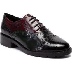 Oxfordy GEOX - D Bettanie A D94ETA 00038 C0044 Bordeaux/Black. Czarne półbuty damskie Geox, na co dzień, bez wzorów, ze skóry, bez obcasa, na płaskiej podeszwie, bez zapięcia. W wyprzedaży za 379,00 zł.