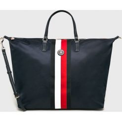 Tommy Hilfiger - Torebka. Niebieskie torebki klasyczne damskie TOMMY HILFIGER, w paski, ze skóry ekologicznej, casualowe, na ramię, duże, bez dodatków. W wyprzedaży za 379,90 zł.