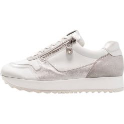 Kennel + Schmenger CAT Sneakersy niskie bianco/alu. Białe trampki i tenisówki damskie marki Kennel + Schmenger, bez wzorów, ze skóry, bez zapięcia. W wyprzedaży za 707,40 zł.