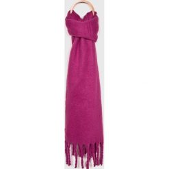 Vero Moda - Szalik. Czerwone szaliki damskie marki Vero Moda, z poliesteru. W wyprzedaży za 49,90 zł.