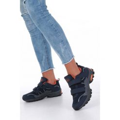 Granatowe buty sportowe na rzepy softshell casu b1529b-2. Niebieskie buty dziewczęce sportowe Casu, bez wzorów, ze skóry ekologicznej, na rzepy. Za 89,99 zł.