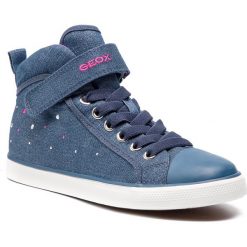 Trampki GEOX - J Ciak G. I J7204I 000AS C4008 D Denim. Niebieskie trampki dziewczęce Geox, z aplikacjami, z tworzywa sztucznego, bez zapięcia. W wyprzedaży za 169,00 zł.
