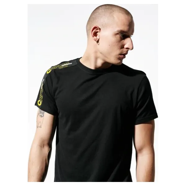 Confront Koszulka Tape Tee , czarny, rozmiar S. Czarne koszulki męskie Confront, s, bez wzorów, z bawełny, bez kołnierzyka, bez rękawów. W wyprzedaży za 47,99 zł.