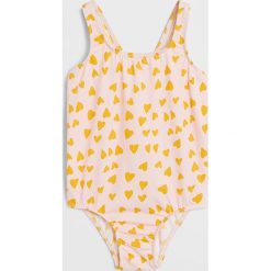 Mango Kids - Strój kąpielowy dziecięcy Cuore 122-140 cm. Różowe stroje kąpielowe dziewczęce Mango Kids, bez wzorów, z elastanu. W wyprzedaży za 55,90 zł.