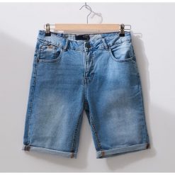 Jeansowe szorty basic - Niebieski. Niebieskie spodenki i szorty męskie House, m, bez wzorów, z jeansu. W wyprzedaży za 69,99 zł.