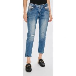 Guess Jeans - Jeansy Vanille. Niebieskie boyfriendy damskie Guess Jeans, z obniżonym stanem. Za 639,90 zł.