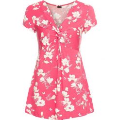 Shirt bonprix czerwony w kwiaty. Czerwone koszulki damskie bonprix, z nadrukiem, z dekoltem w serek, bez rękawów. Za 54,99 zł.