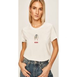 Levi's - T-shirt x Star Wars. Białe bluzki damskie Levi's®, s, z nadrukiem, z bawełny, z okrągłym kołnierzem. W wyprzedaży za 59,90 zł.