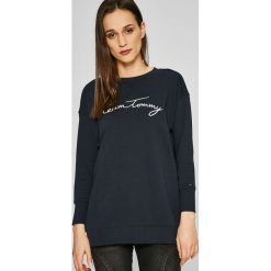 Tommy Hilfiger - Bluza. Niebieskie bluzy damskie marki TOMMY HILFIGER, s, z aplikacjami, z bawełny, bez kaptura. W wyprzedaży za 329,90 zł.
