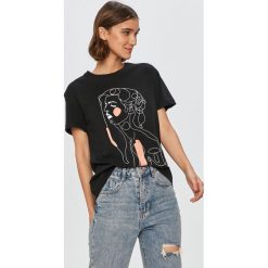 Answear Lab - T-shirt. Czarne bluzki damskie Answear Lab, s, z nadrukiem, z bawełny, casualowe, z okrągłym kołnierzem. Za 49,90 zł.