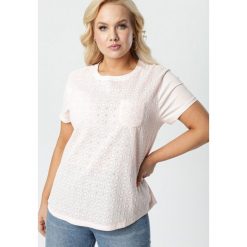 Jasnoróżowa Bluzka Salasiphe. Różowe bluzki damskie Born2be, xl, bez wzorów, bez kołnierzyka, bez rękawów. W wyprzedaży za 54,99 zł.