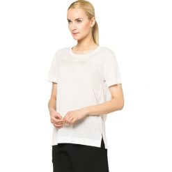 Sweter w kolorze białym. Białe swetry damskie Deni Cler, bez wzorów, z denimu, bez rękawów, bez kaptura. W wyprzedaży za 144,95 zł.