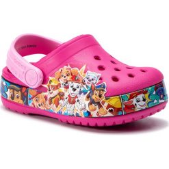 Klapki CROCS - Crocsfl Paw Patrol Band Clg K 205509 Fuchsia. Różowe sandały dziewczęce Crocs, z tworzywa sztucznego, bez zapięcia. W wyprzedaży za 139,00 zł.