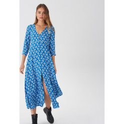 Sukienka w kwiaty - Granatowy. Niebieskie sukienki damskie House, s, w kwiaty, bez kołnierzyka, bez rękawów. W wyprzedaży za 79,99 zł.