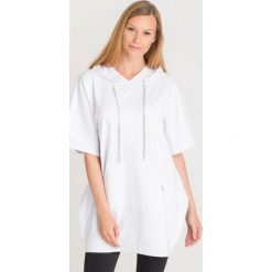 BLUZA LIU JO SPORT. Białe bluzy sportowe damskie s, z aplikacjami, z elastanu. Za 350,00 zł.