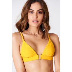 Stroje kąpielowe damskie: NA-KD Swimwear Góra od bikini z metalową sprzączką – Yellow