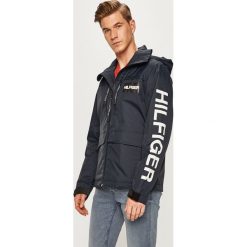Tommy Hilfiger - Kurtka. Niebieskie płaszcze męskie TOMMY HILFIGER, m, bez wzorów, z poliamidu, krótkie, z kapturem. W wyprzedaży za 679,90 zł.