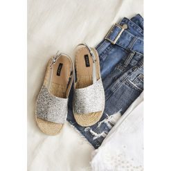 Srebrne Sandały Coquetry. Szare espadryle damskie Born2be, bez wzorów, bez obcasa. W wyprzedaży za 54,99 zł.