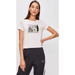 Tally Weijl - T-shirt. Czarne bluzki damskie TALLY WEIJL, s, z nadrukiem, z bawełny, z okrągłym kołnierzem. Za 19,90 zł.