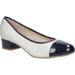 Czółenka caprice 9-22313-26. Czółenka damskie Caprice, bez wzorów, bez obcasa. Za 248,99 zł.