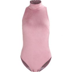 Undress Code BE FEMININE Body dark pink. Czerwone bluzki body Undress Code, z elastanu. Za 569,00 zł.