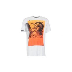 T-shirty z krótkim rękawem Bench GLEAM. Białe t-shirty męskie marki Bench, s, bez wzorów, bez kołnierzyka, krótkie. Za 103,20 zł.