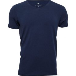 Koszulka w kolorze niebieskim. Niebieskie koszulki męskie JBS of denmark, m, bez wzorów, z bawełny, bez kołnierzyka, bez rękawów. W wyprzedaży za 62,95 zł.