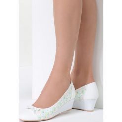 Białe Koturny Sunset Lover. Białe koturny damskie vices, bez obcasa, na koturnie, bez zapięcia. Za 49,99 zł.