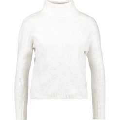 Swetry klasyczne damskie: Miss Selfridge Petite EASY DETAIL HIGH NECK Sweter cream