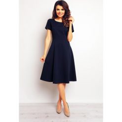Granatowa Elegancka Rozkloszowana Sukienka. Niebieskie sukienki damskie Molly.pl, na co dzień, s, bez wzorów, z materiału, eleganckie, z okrągłym kołnierzem, z krótkim rękawem, krótkie, midi, rozkloszowane. Za 139,90 zł.