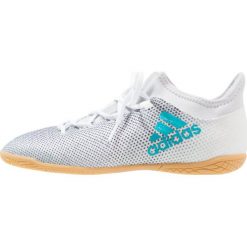 Adidas Performance X TANGO 17.3 IN Halówki footwear white/energy blue/core black. Białe buty skate męskie adidas Performance, z gumy, do piłki nożnej. W wyprzedaży za 199,20 zł.