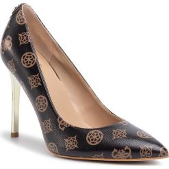 Szpilki GUESS - Crew7 FL6CR7 FAL08 BROCR. Pomarańczowe półbuty damskie Guess, z aplikacjami, ze skóry ekologicznej, eleganckie, bez obcasa, na obcasie, bez zapięcia. W wyprzedaży za 479,00 zł.